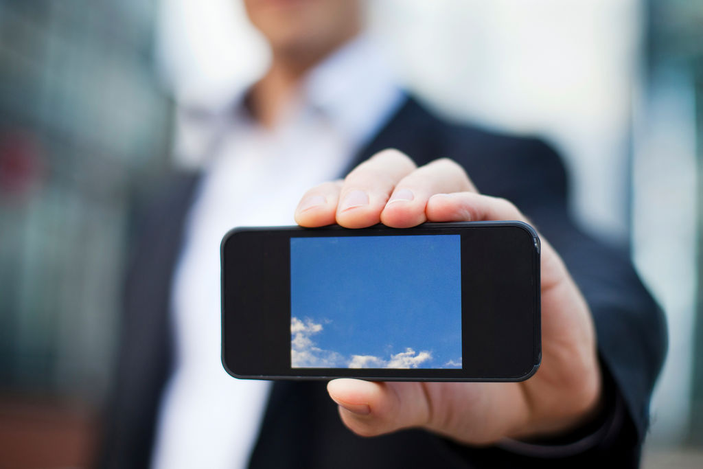 Presentation-Smartphone-in-the-hand.jpg