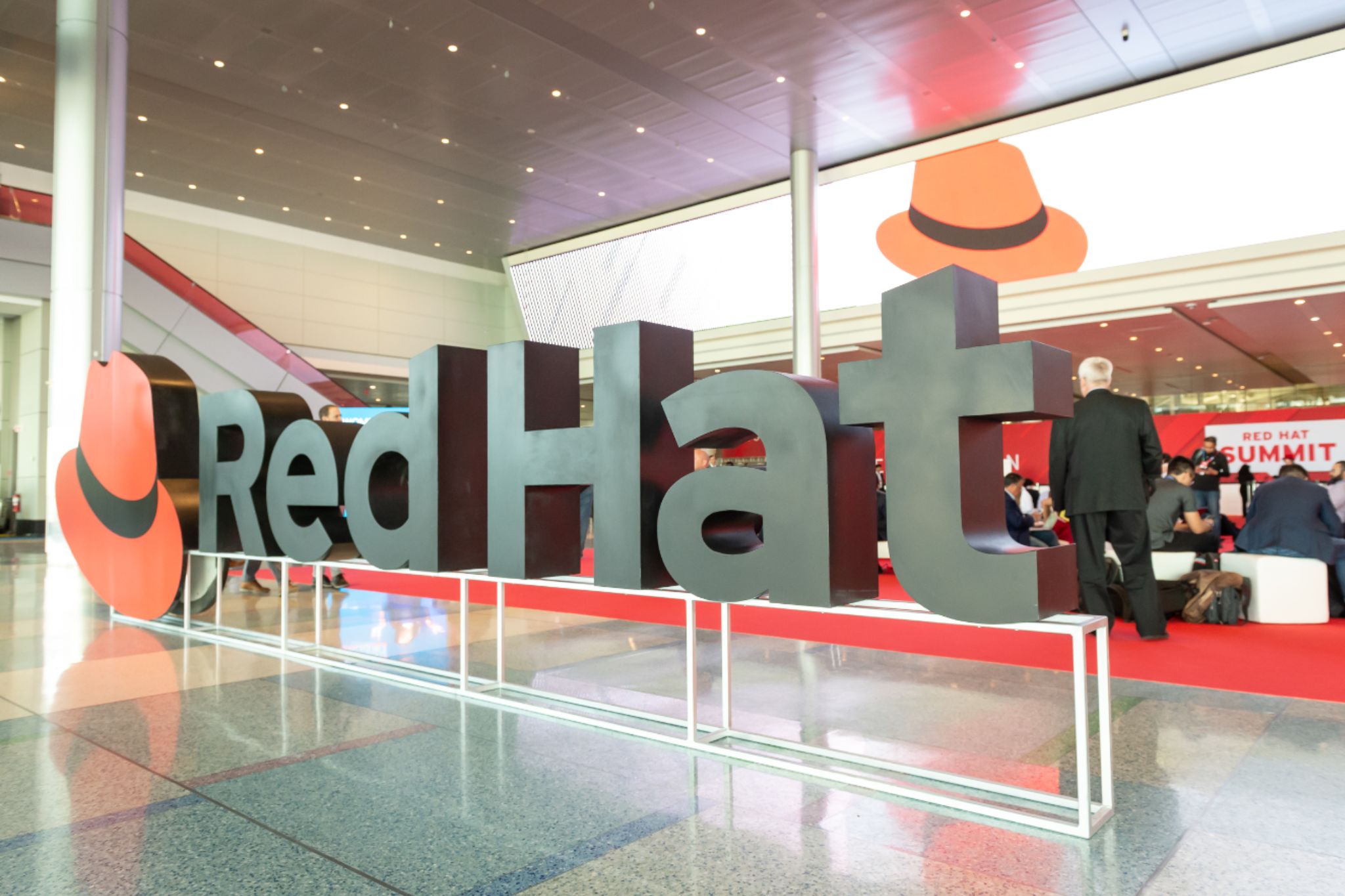 red_hat_logo_.jpg