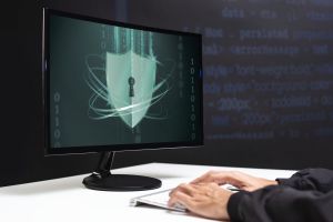 hacker-descifrando-seguridad-datos-codigo-binario-scaled.jpg